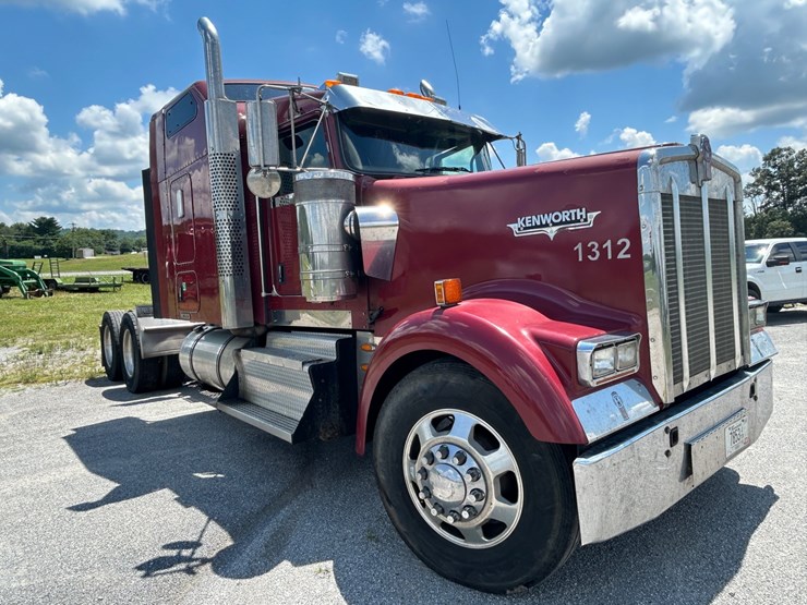 2013-kenworth-w900-image-10