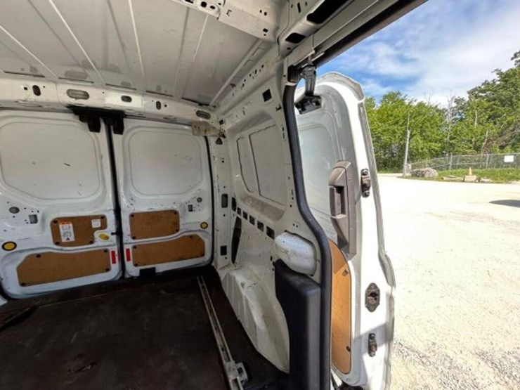 2015-ford-cargo-image-20