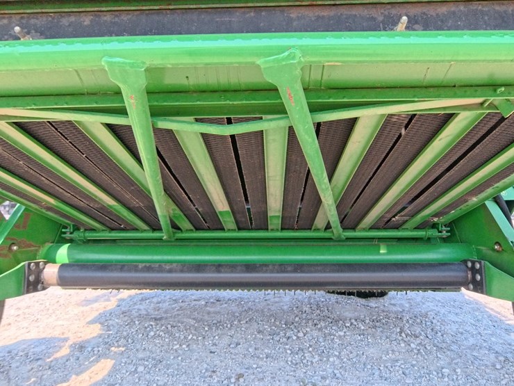 2009-john-deere-568-image-34
