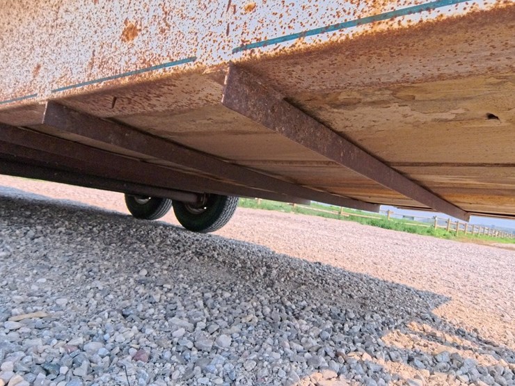 #1088-•-2000-donahue-livestock-trailer-image-34