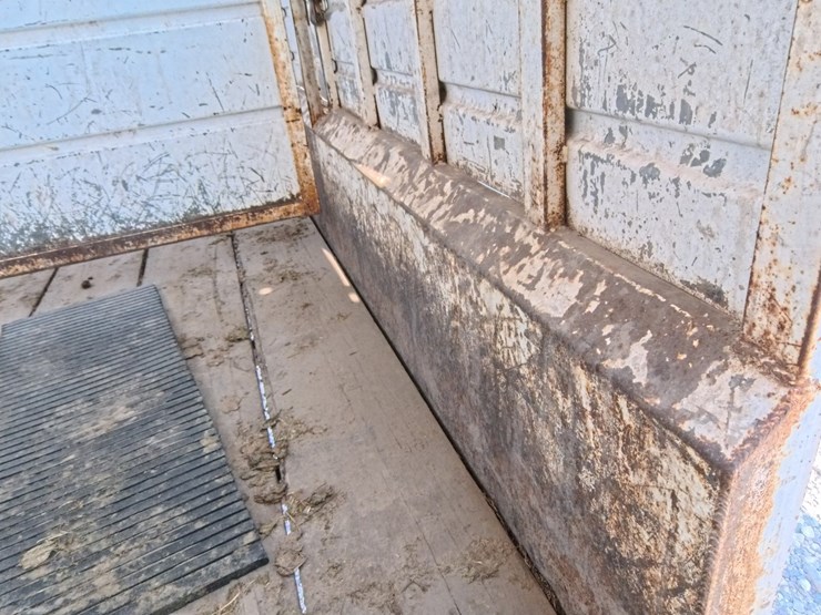 #1088-•-2000-donahue-livestock-trailer-image-16