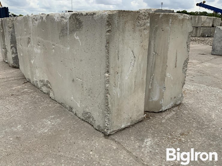 6'-x-3'-x-2.5'-interlocking-concrete-blocks-image-10