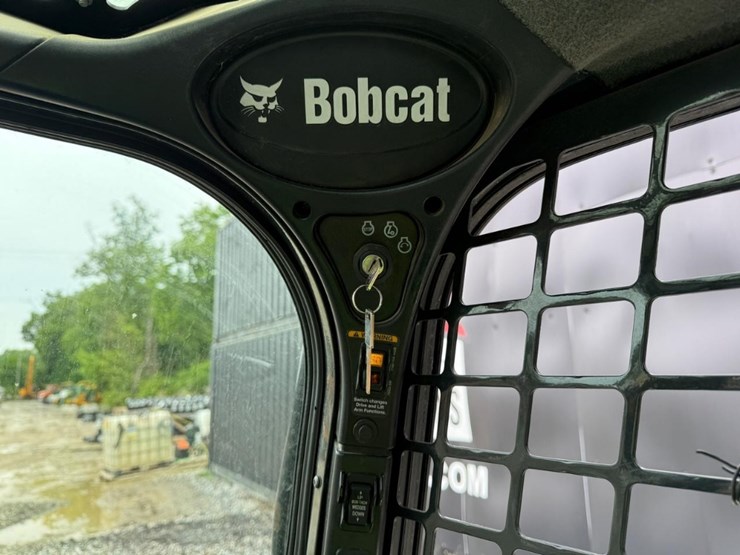 2017-bobcat-t770-image-23