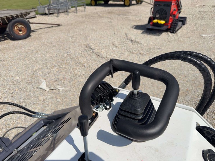 2026-zjg-zj-380-tracked-mini-skid-steer-loader-image-12