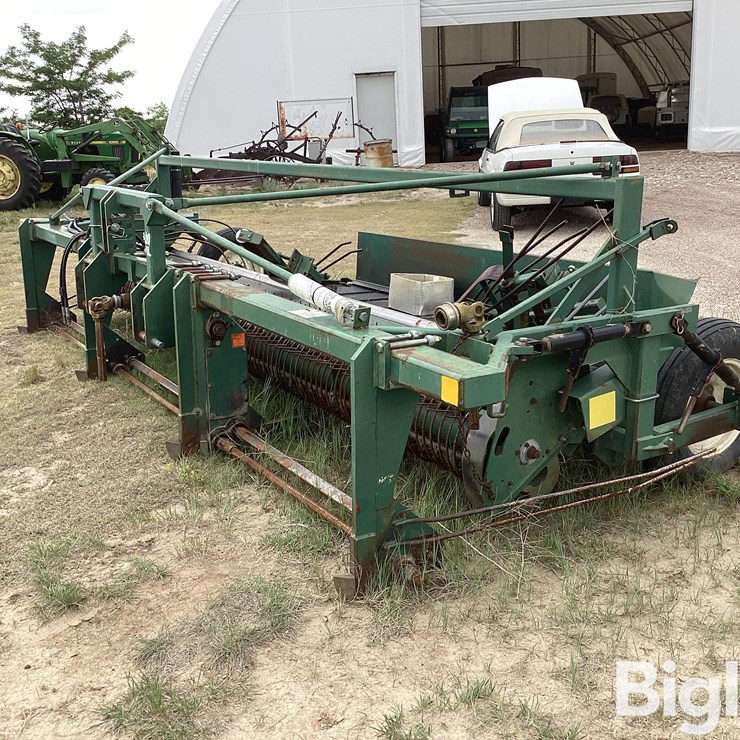 1996 PICKETT 8022