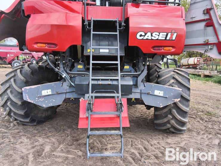 2013-case-ih-8230-image-19