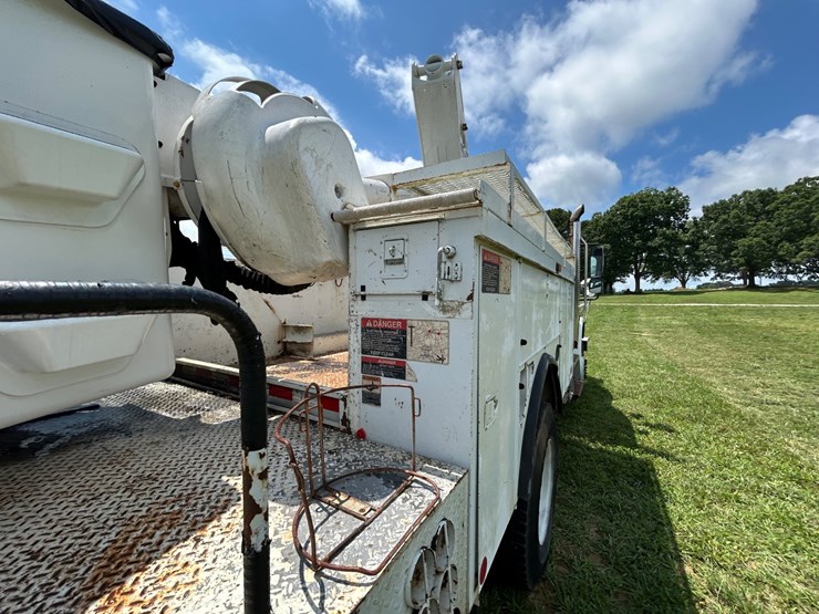 #1091-•-2010-freightliner-bucket-truck-image-23