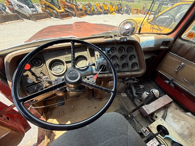 1984-ford-lt9000-image-21