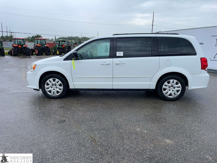 2014-dodge-grand-caravan-sxt-image-8