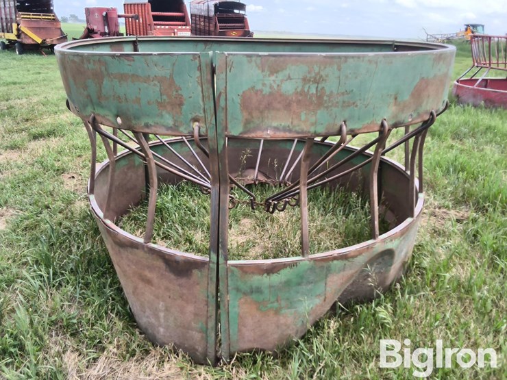 the-hay-manager-bale-feeder-image-5