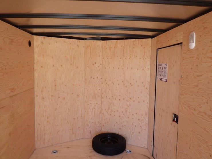 2026-royal-lcht35-7.516v-86-t/a-enclosed-trailer-image-9