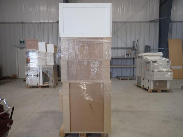 unused-near-complete-11-pc-white-shaker-kitchen-image-6
