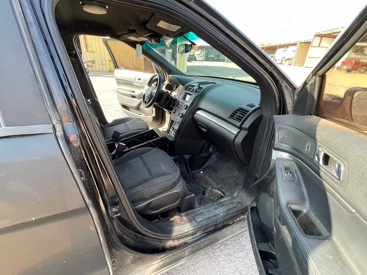 2016-ford-explorer-image-95