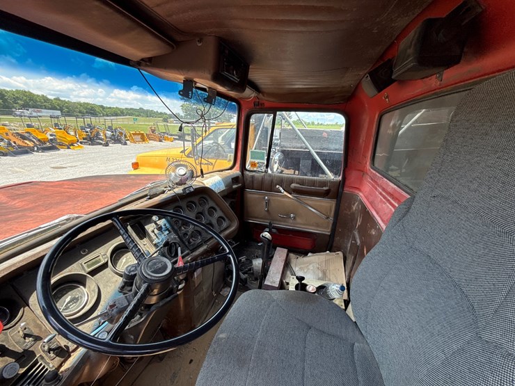 1984-ford-lt9000-image-19