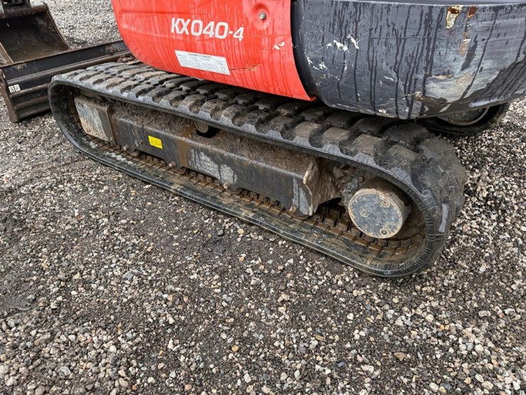 2019-kubota-kx040-image-16