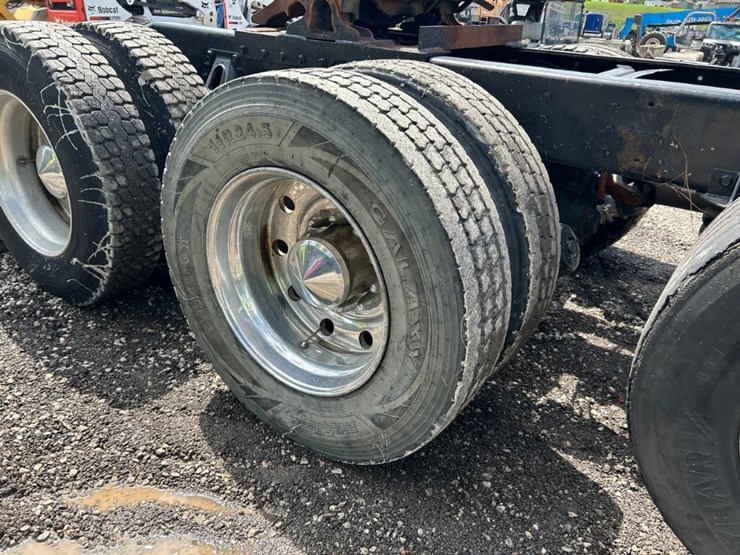 1984-peterbilt-359-image-15