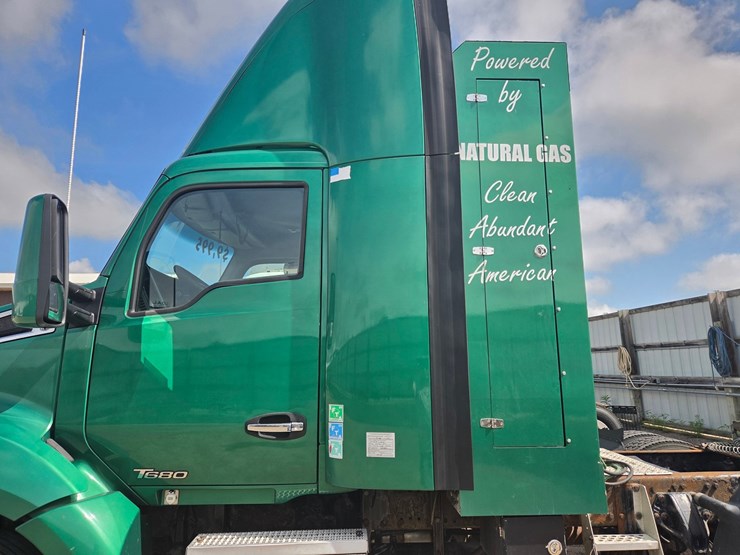 2015-kenworth-t680-image-37