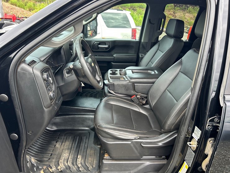 2020-chevrolet-2500hd-image-37