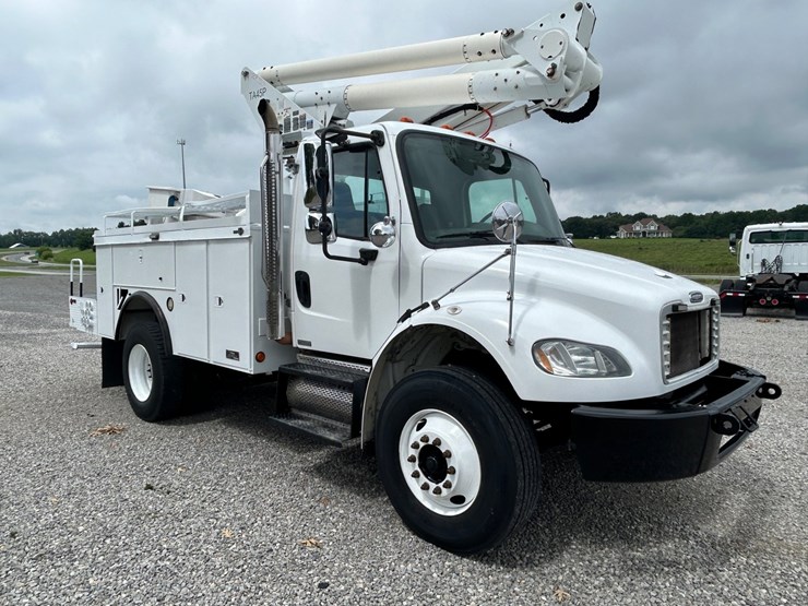 #1088-•-2009-freightliner-bucket-truck-image-11