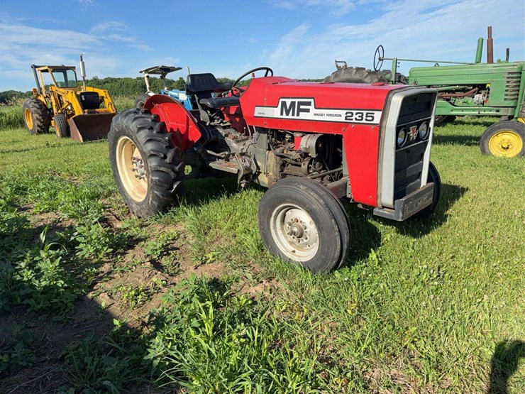 massey-ferguson-235-image-3