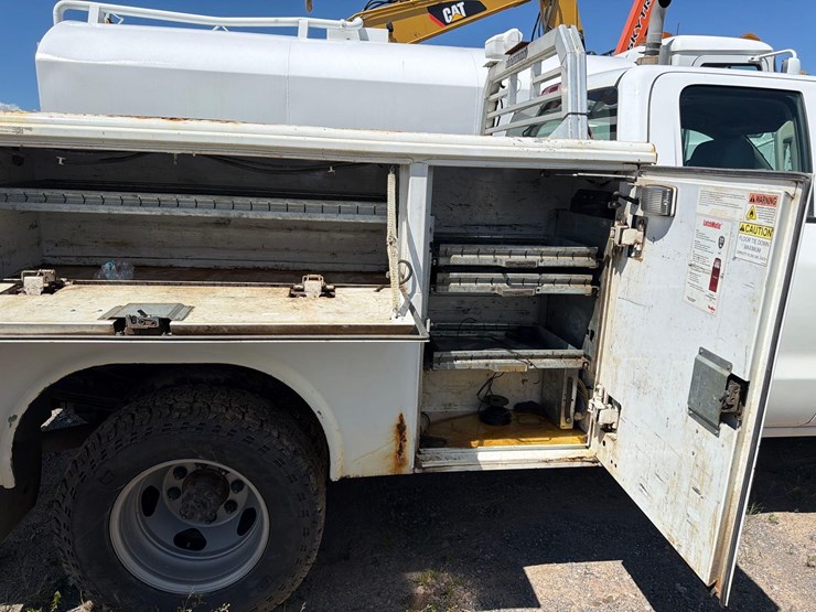 2016-chevrolet-3500-image-15
