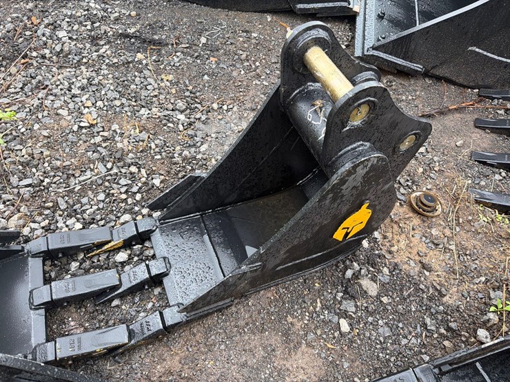 caterpillar-303-image-1