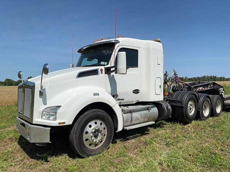 2021-kenworth-t880-image-1