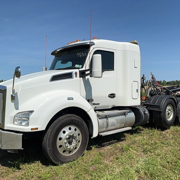 2021 KENWORTH T880