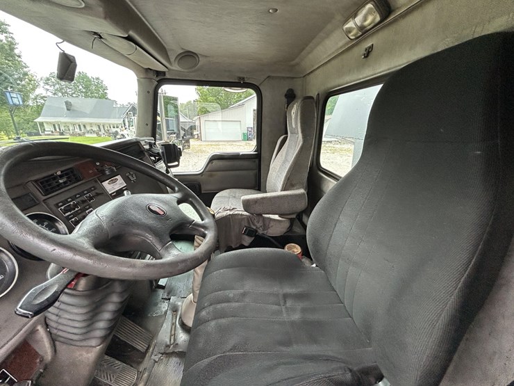 2005-kenworth-t300-image-33