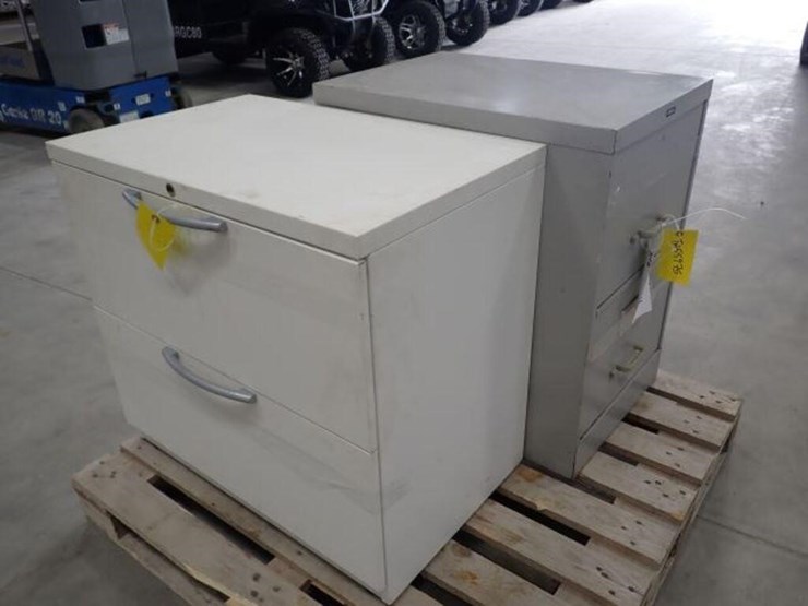 qty-of-(2)-metal-2-drawer-filing-cabinets-image-2