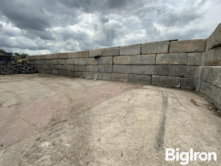 6'-x-3'-x-2.5'-interlocking-concrete-blocks-image-11