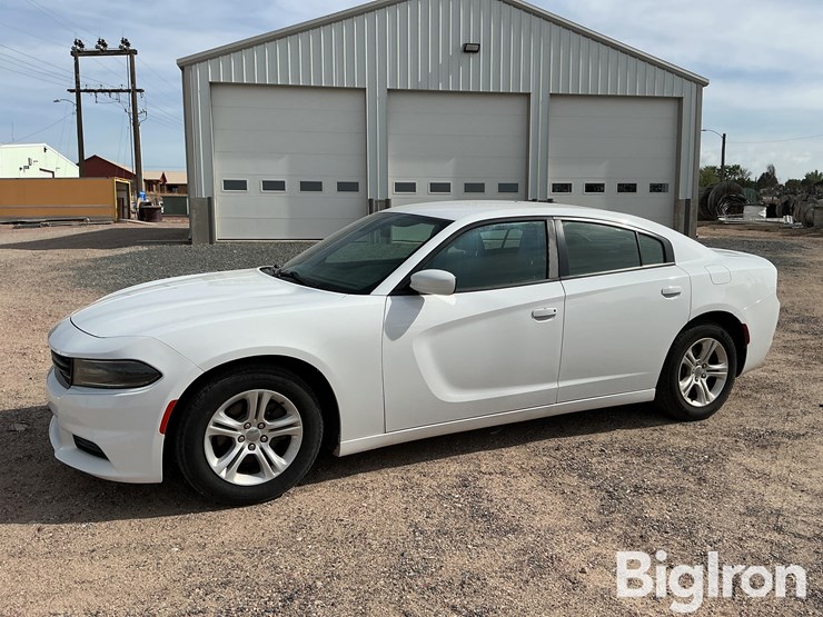 2018-dodge-charger-sxt-4-door-sedan-image-1