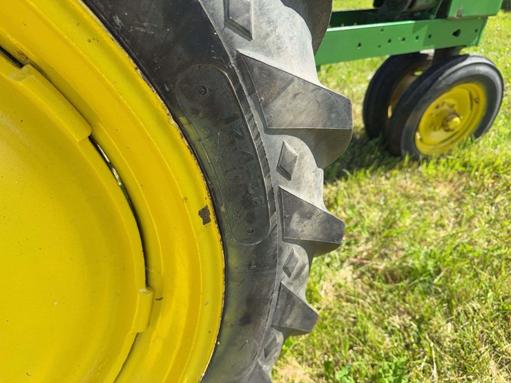 john-deere-model-b-image-11