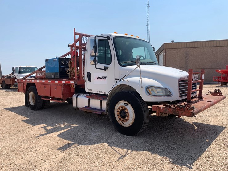 2007-freightliner-m2-106-image-5