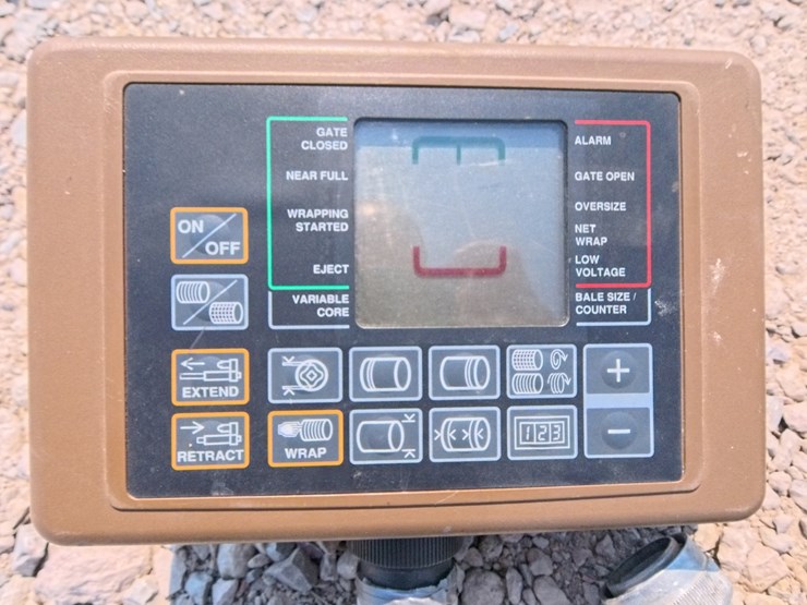 2009-john-deere-568-image-10