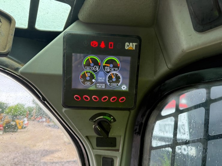 2017-caterpillar-249d-image-22
