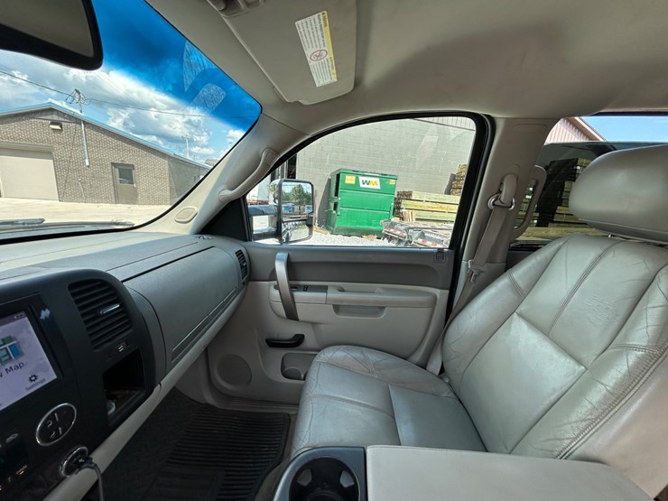 2014-chevrolet-3500hd-image-15
