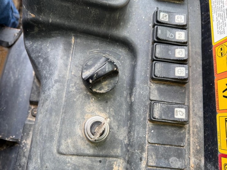 2020-takeuchi-tl12r2-image-26