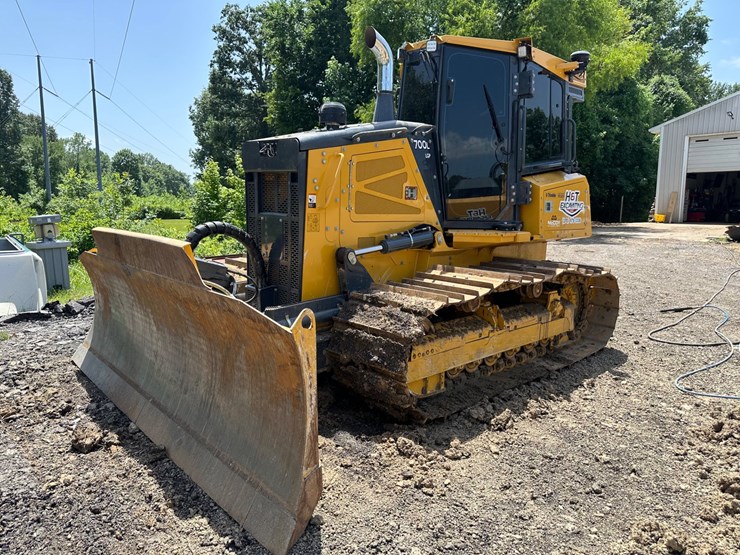 2022-deere-700l-image-1