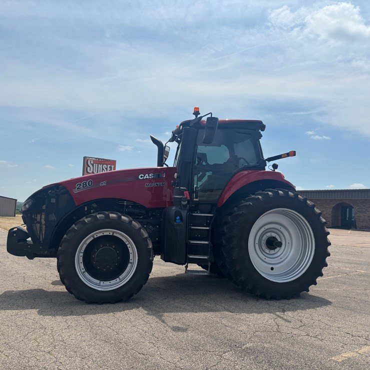 #2244 • 2021 Case Magnum 280 Tractor