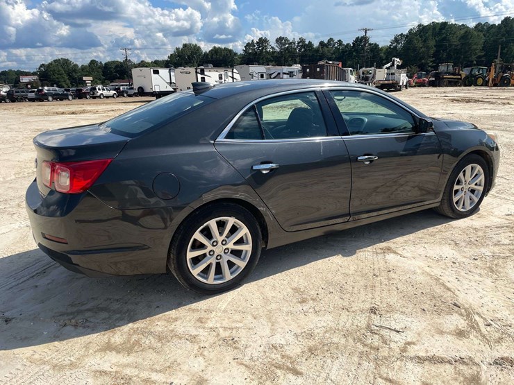 2015-chevrolet-malibu-4-door-sedan-(206,870-miles)-image-3