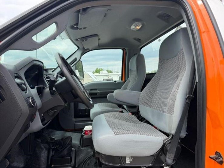 2022-ford-f650-xl-image-21