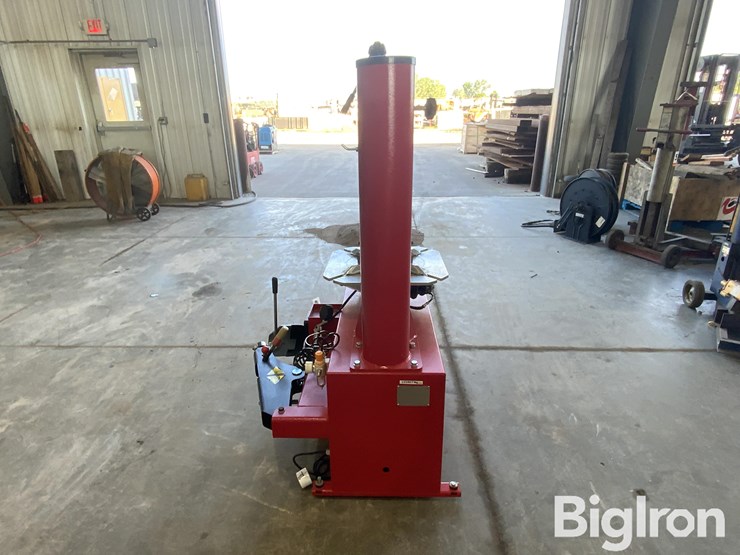 2025-massey-ferguson-730-image-6