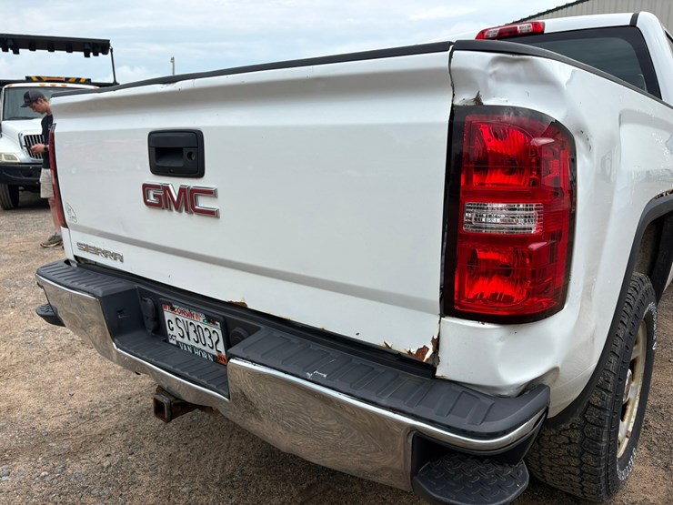 2016-gmc-1500-image-16