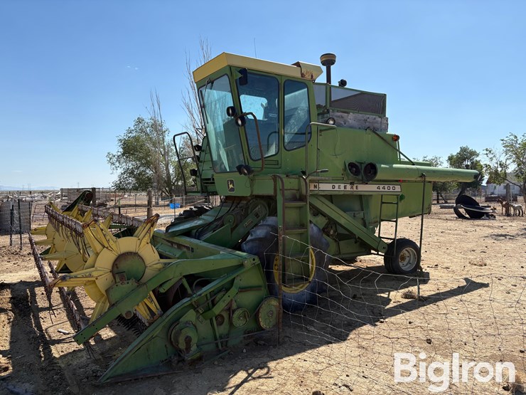 1977-john-deere-4400-image-1