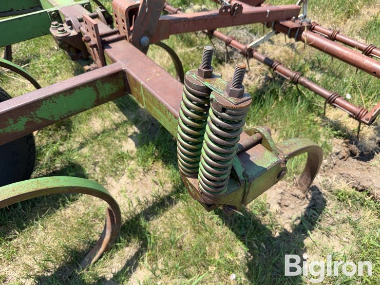john-deere-16-image-15