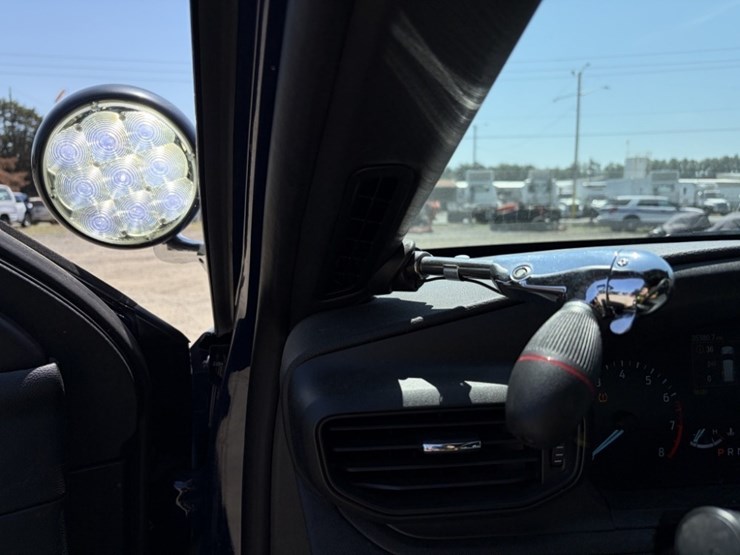 2020-ford-explorer-image-33