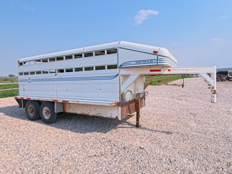 #1088-•-2000-donahue-livestock-trailer-image-5