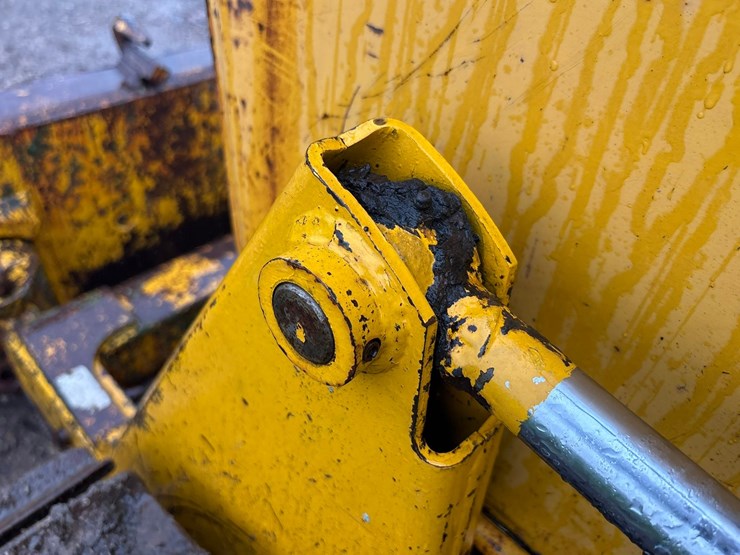 john-deere-350-image-24