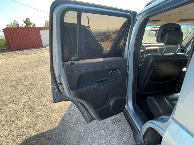 2012-jeep-liberty-image-54
